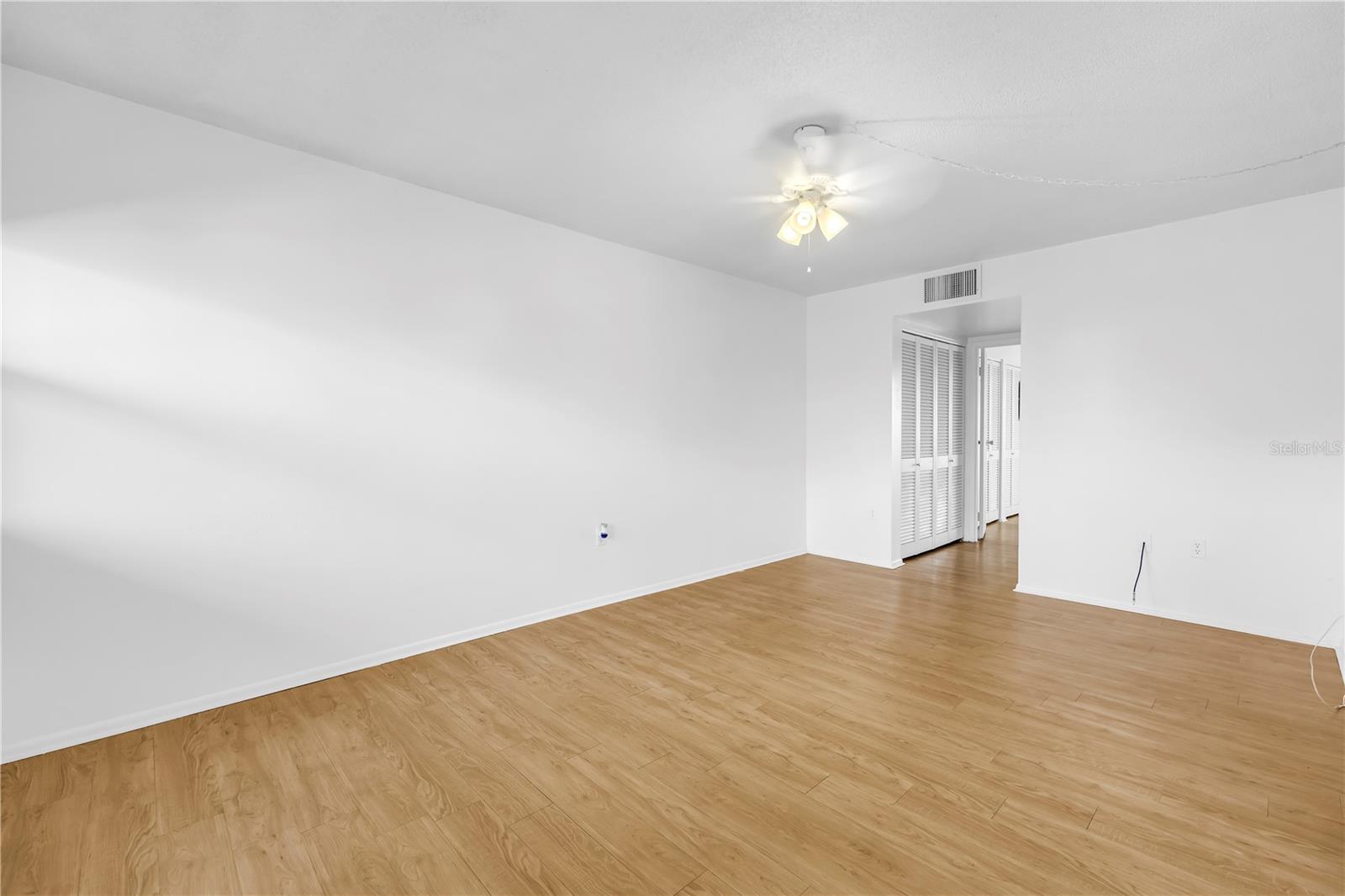 GATEWAY SQUARE APTS - Residential