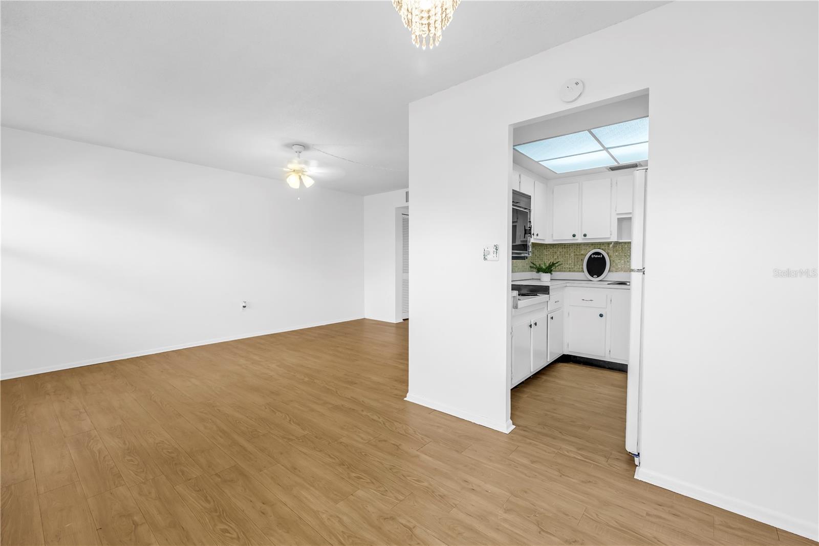 GATEWAY SQUARE APTS - Residential