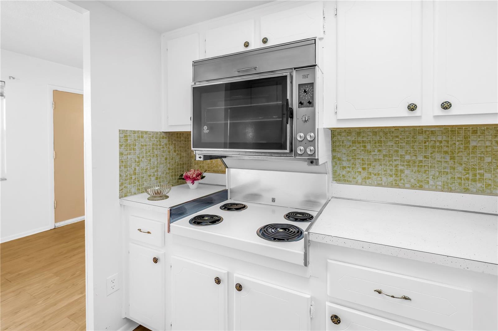 GATEWAY SQUARE APTS - Residential