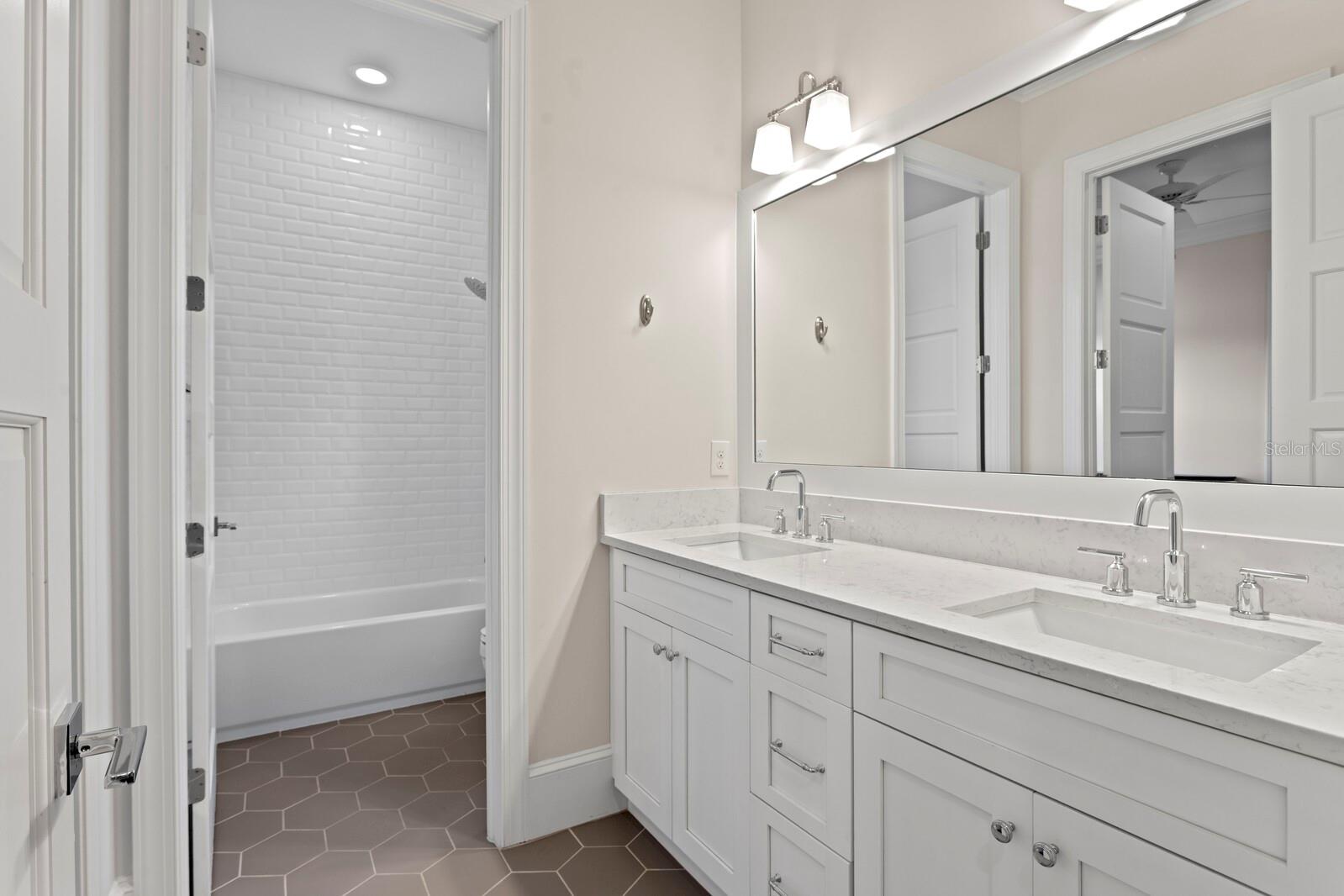 DAVIS ISLANDS REP OF PT O - Residential