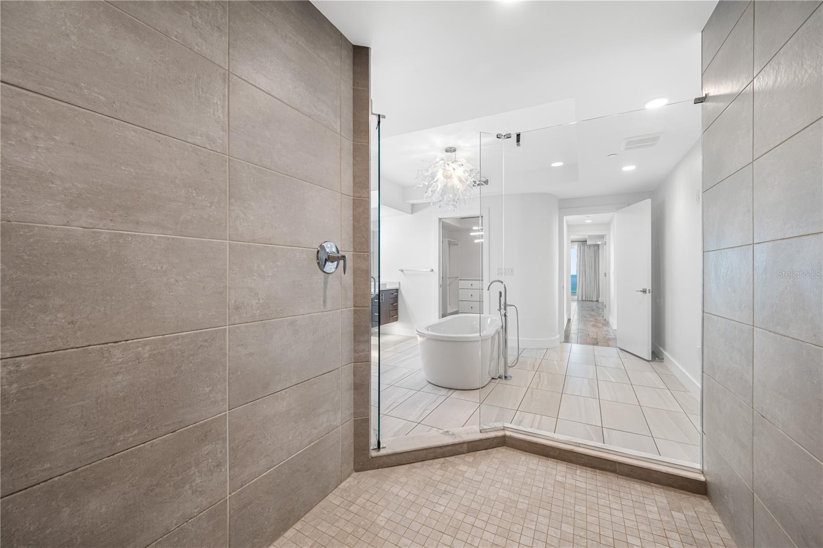 ONELLA CONDO - Residential