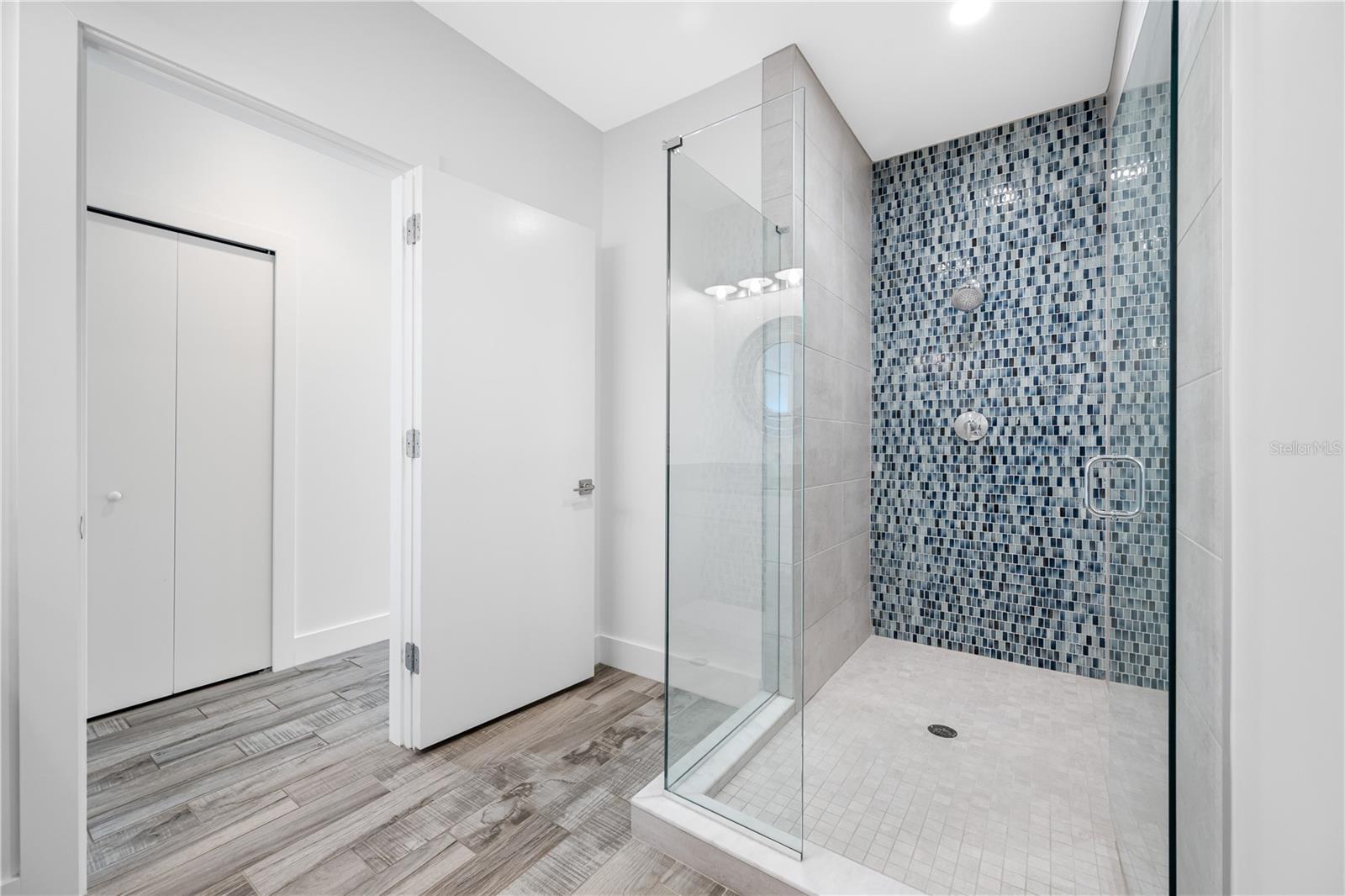 ONELLA CONDO - Residential