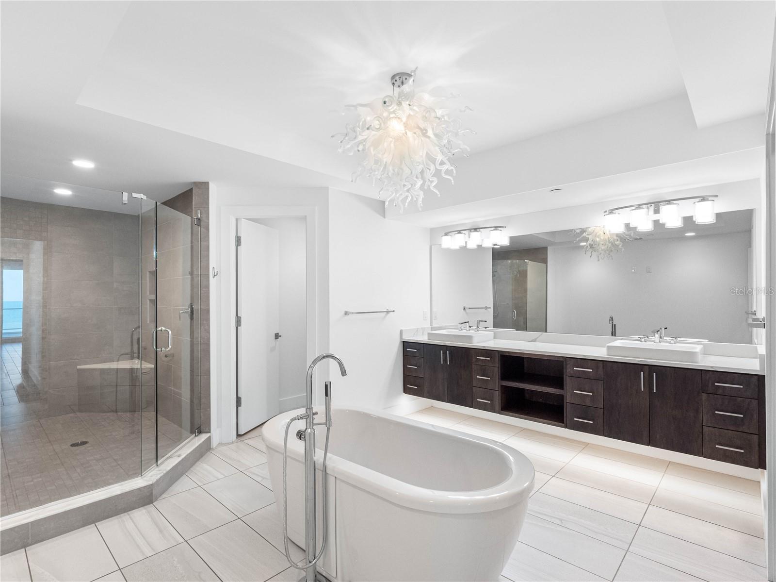 ONELLA CONDO - Residential