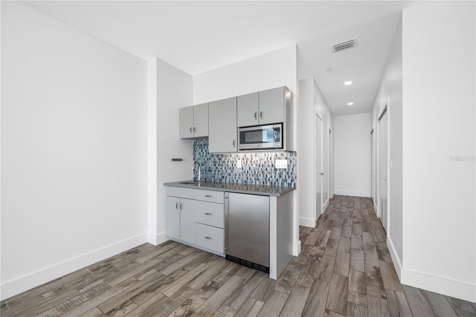 ONELLA CONDO - Residential