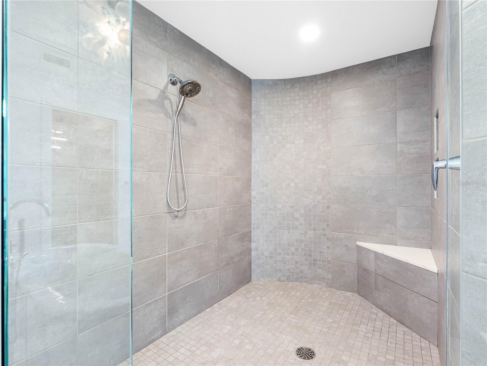 ONELLA CONDO - Residential