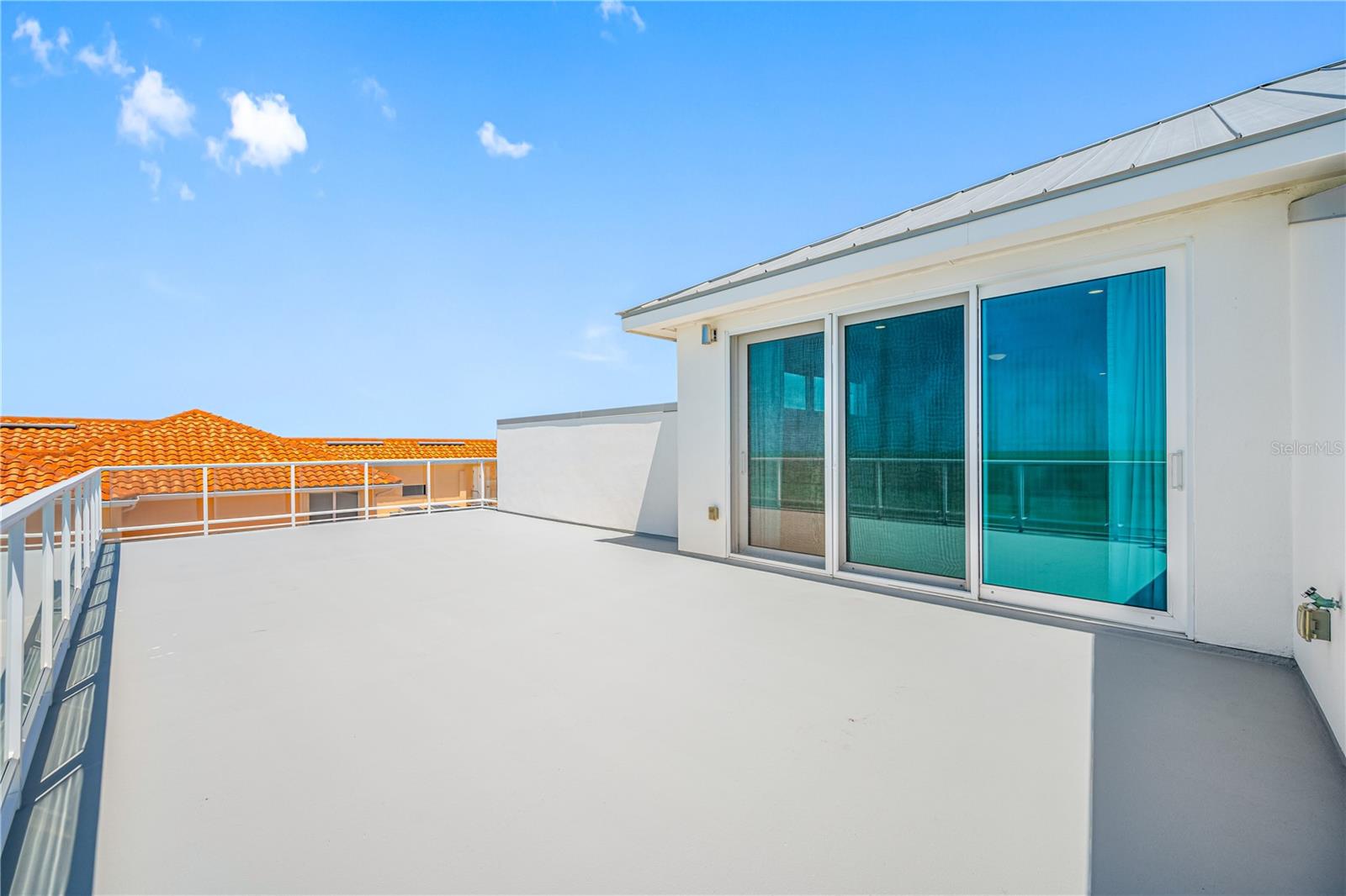 ONELLA CONDO - Residential