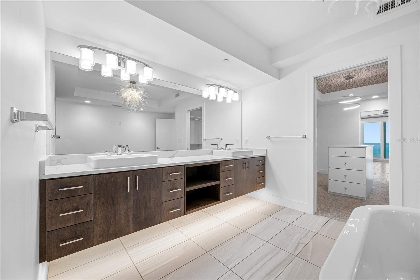 ONELLA CONDO - Residential