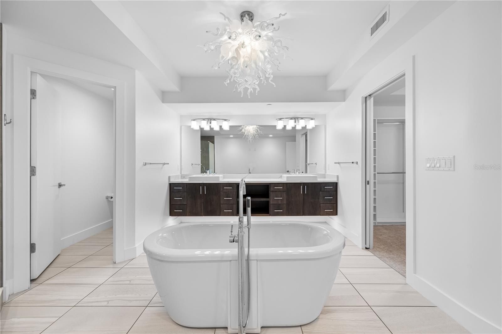 ONELLA CONDO - Residential