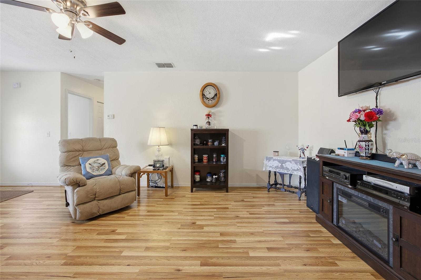 SILVER SPRINGS SHORES - Residential