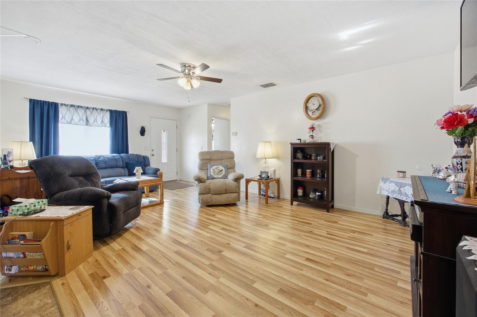 SILVER SPRINGS SHORES - Residential