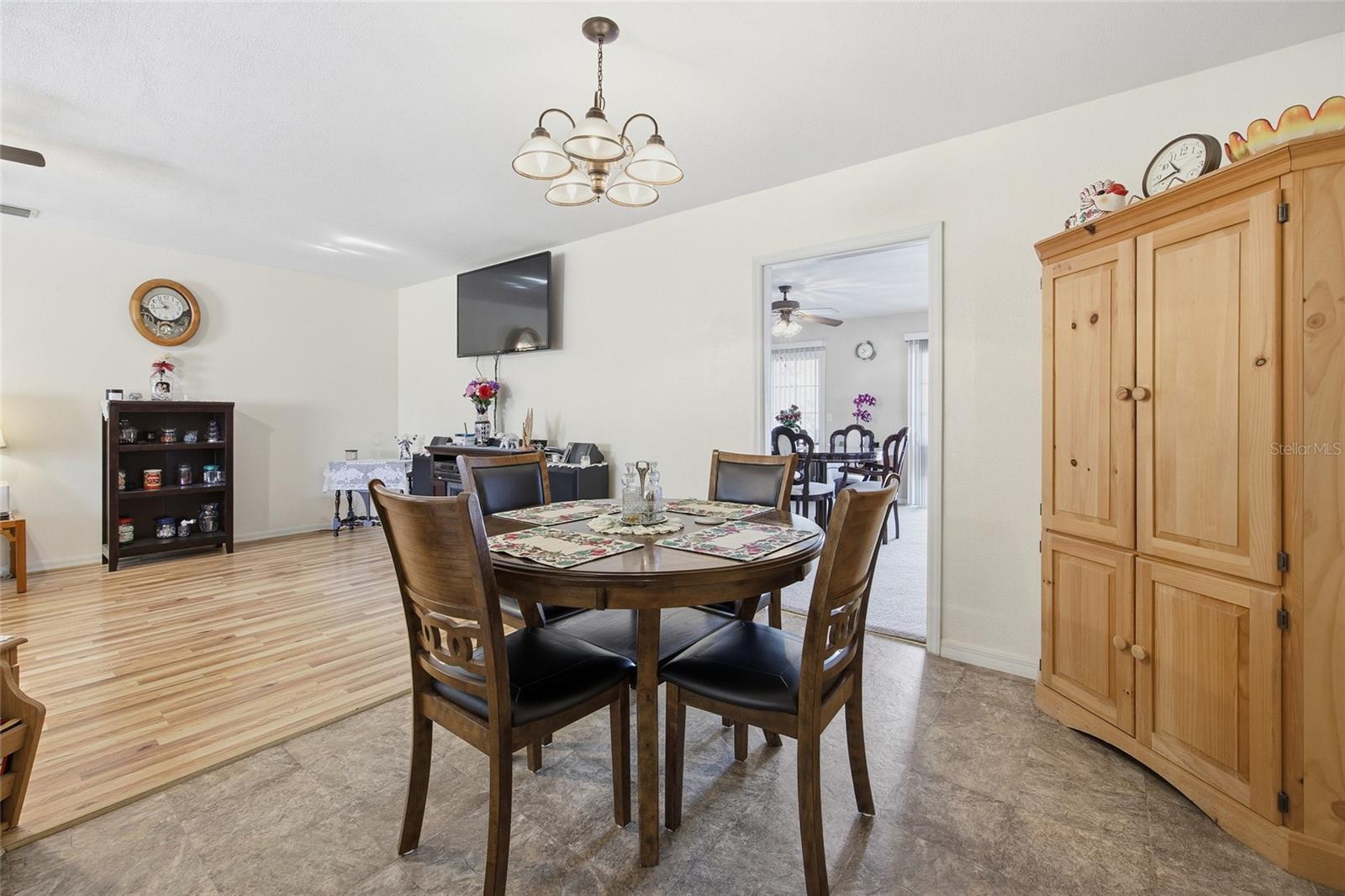 SILVER SPRINGS SHORES - Residential