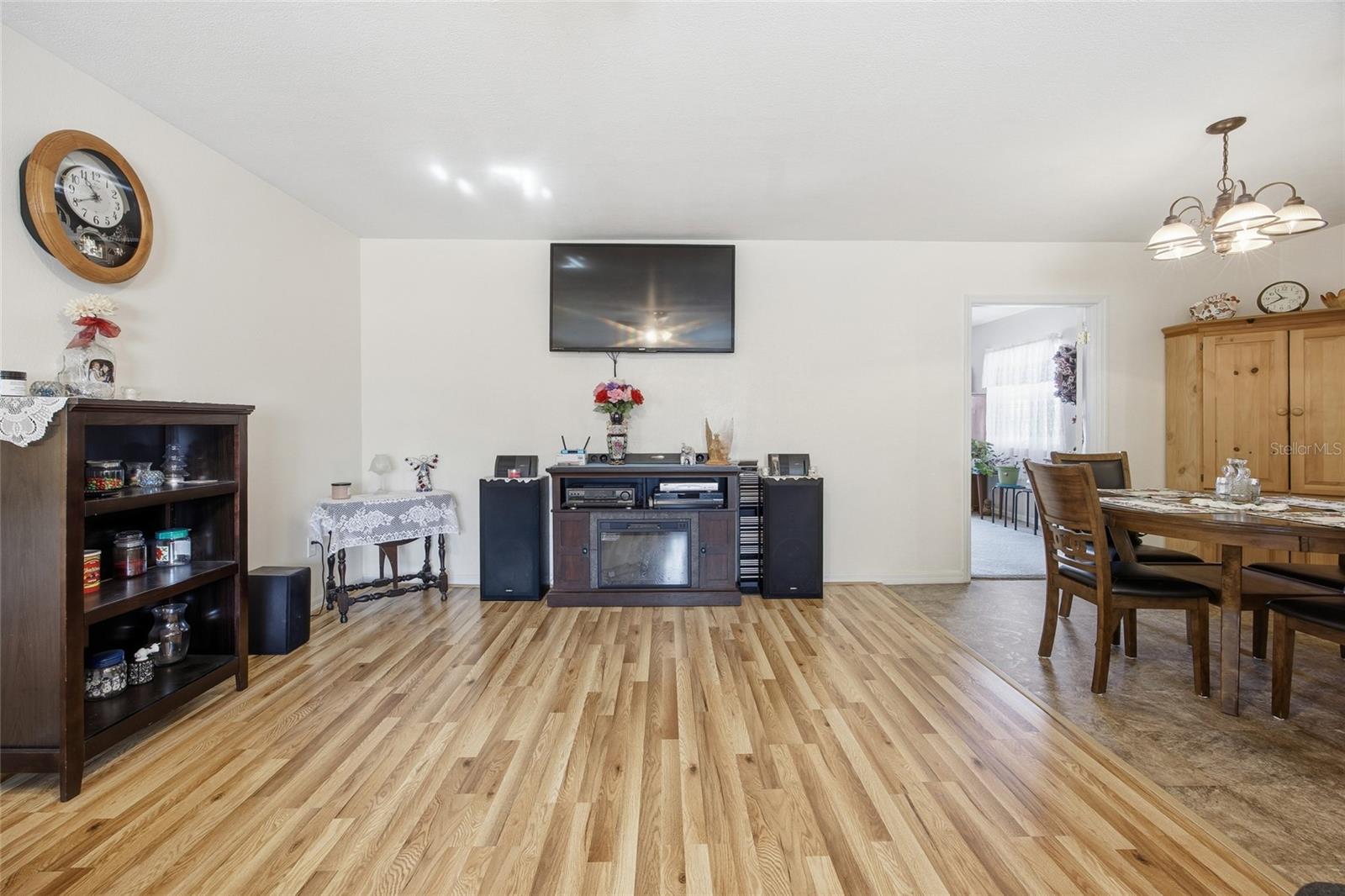 SILVER SPRINGS SHORES - Residential