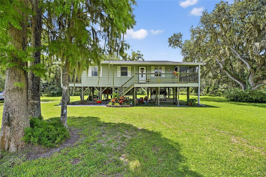 Photo of 205 Wendel Avenue, Lithia, FL 33547 (MLS # TB8419901)