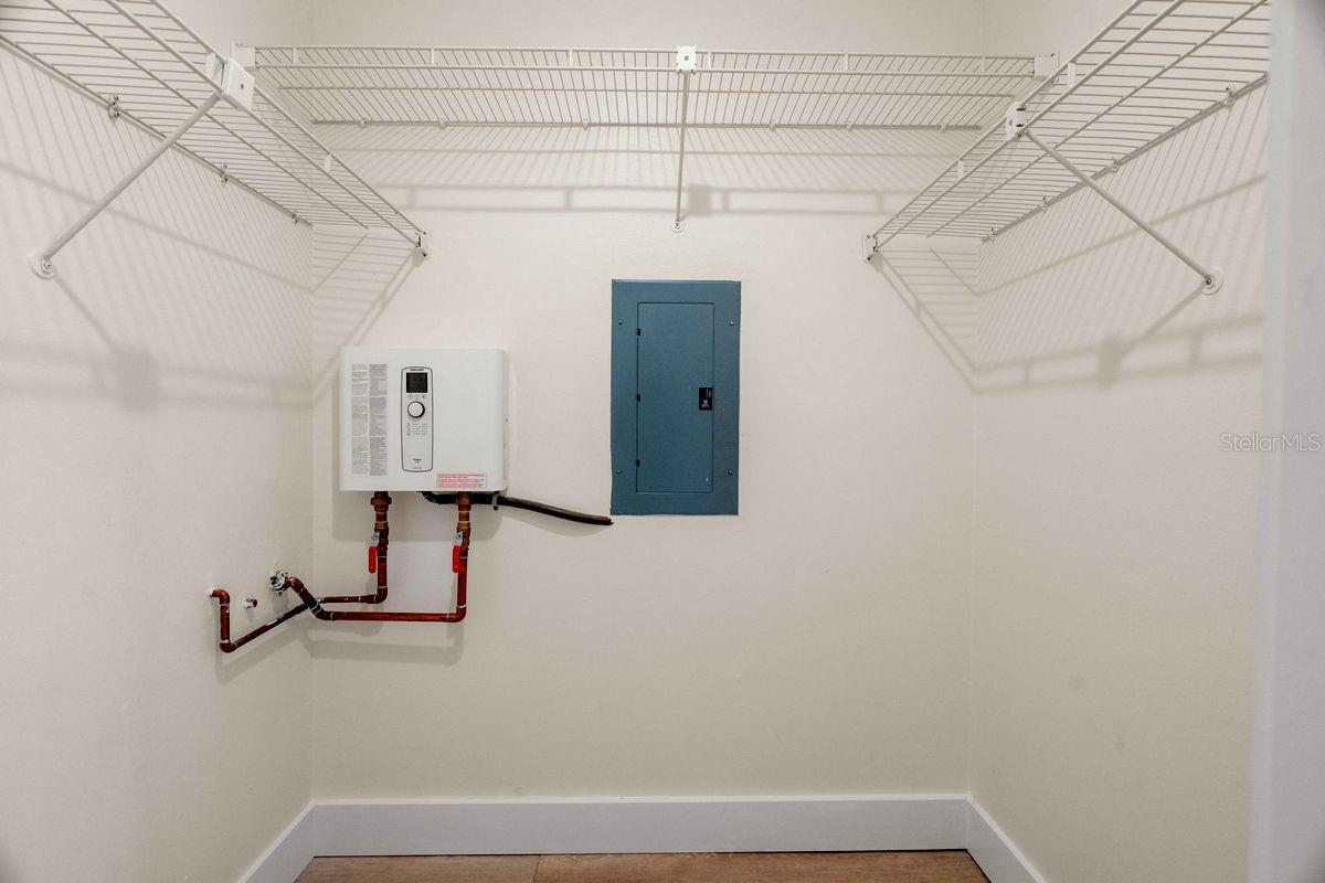 PIPERS GLEN CONDO - Residential