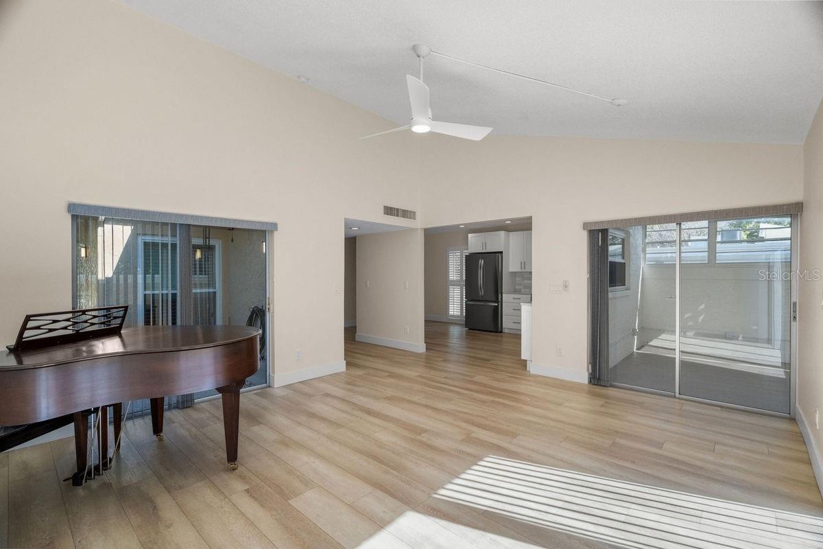 PIPERS GLEN CONDO - Residential