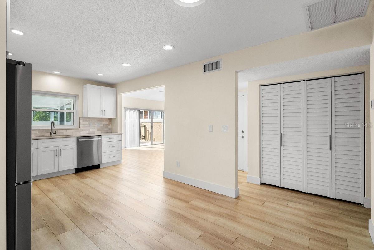 PIPERS GLEN CONDO - Residential