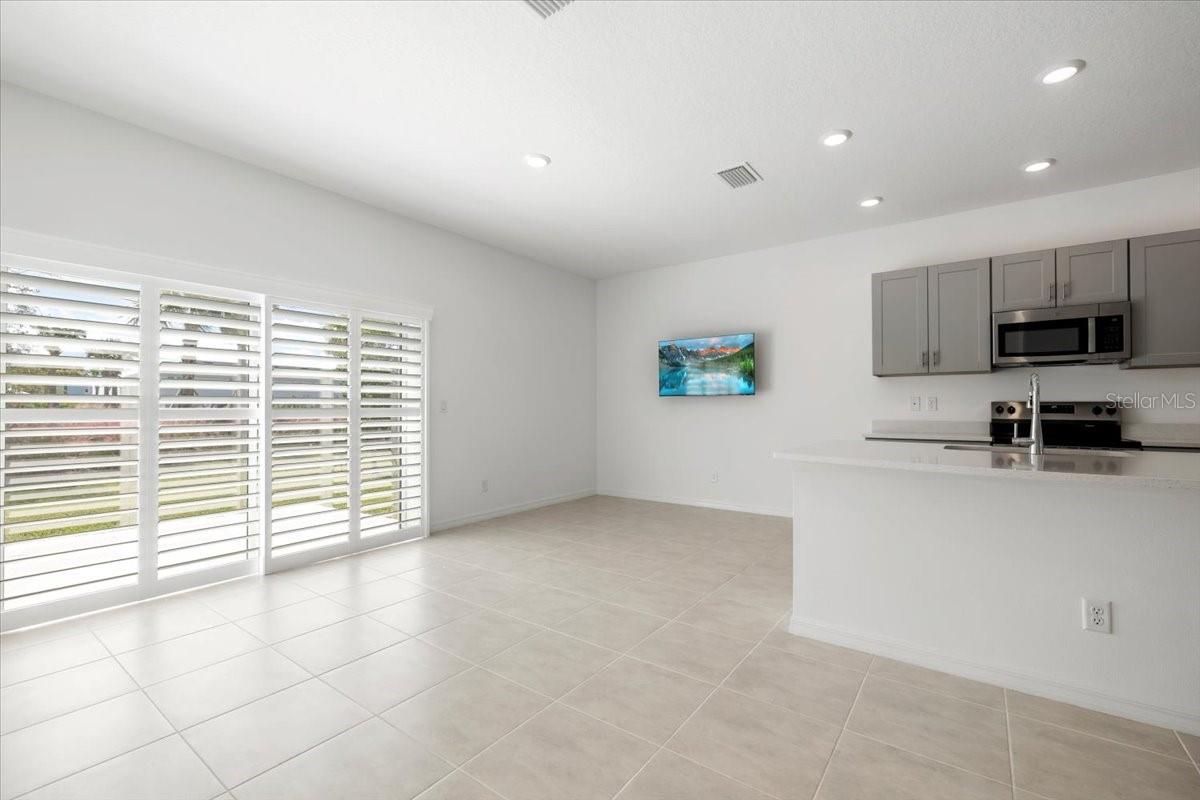 TOWNHOMES AT AZARIO - Residential