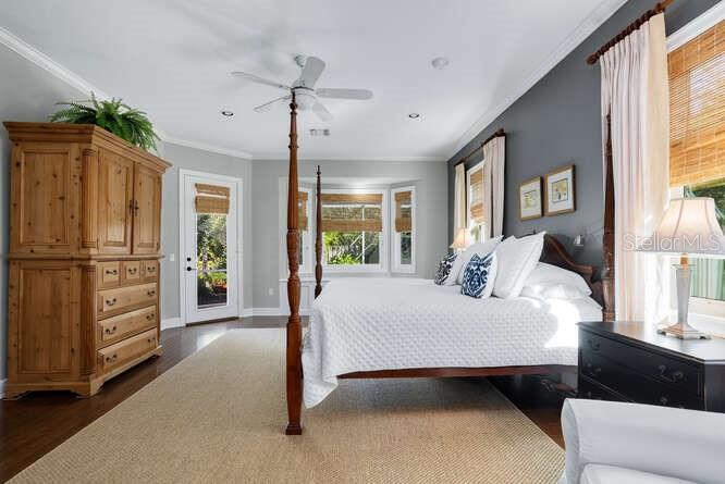 MIDWOOD MANOR - Residential