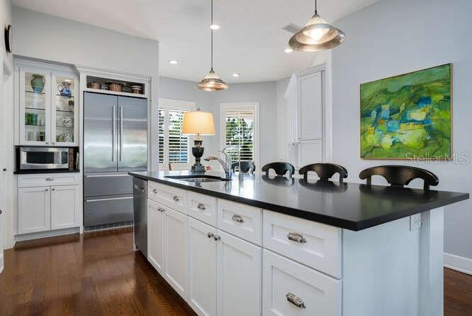 MIDWOOD MANOR - Residential