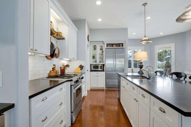 MIDWOOD MANOR - Residential