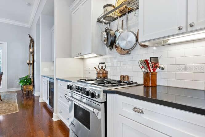 MIDWOOD MANOR - Residential