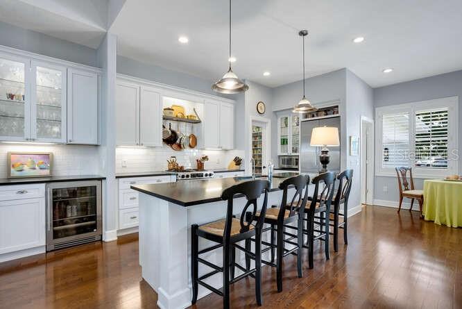 MIDWOOD MANOR - Residential