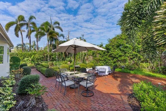 MIDWOOD MANOR - Residential