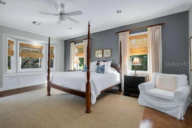 MIDWOOD MANOR - Residential