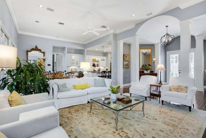 MIDWOOD MANOR - Residential