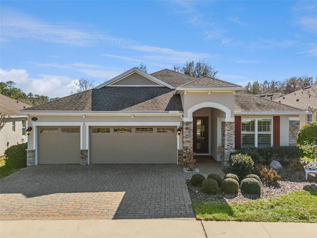 Photo of 208 Avenham Dr, Deland, FL 32724 (MLS # O6386542)