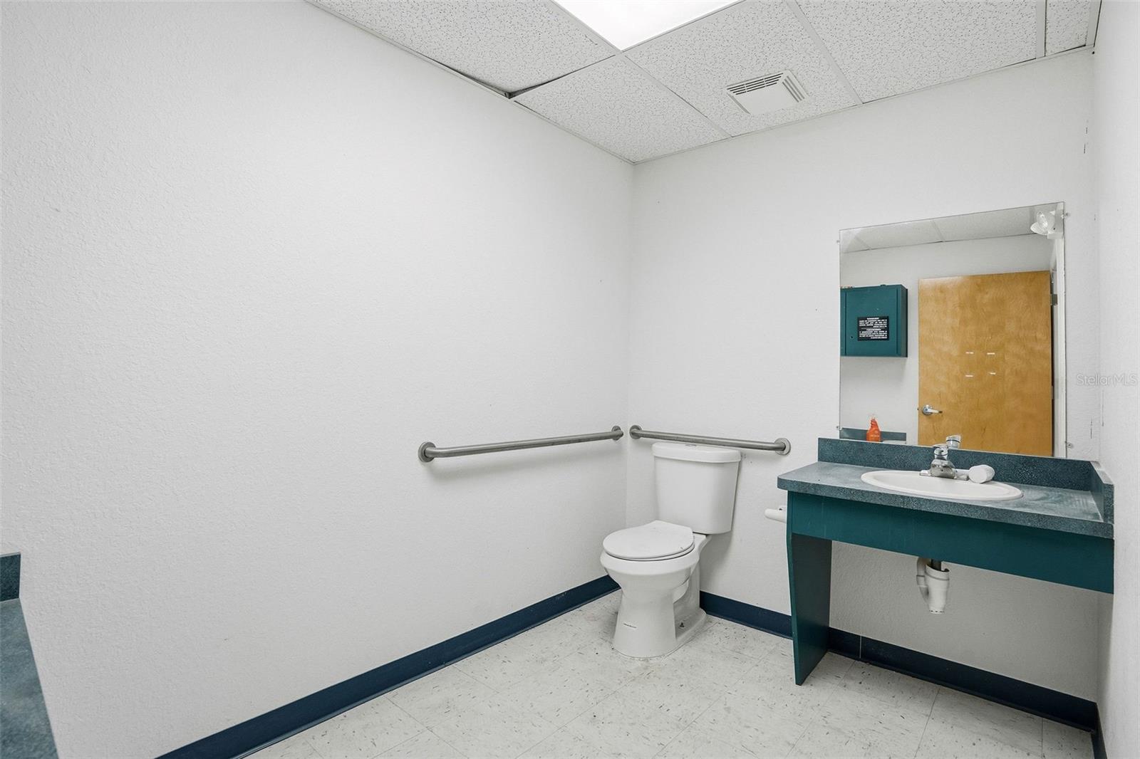 RICHEY MEDICAL PLAZA A PROF CONDO - Commercial Lease