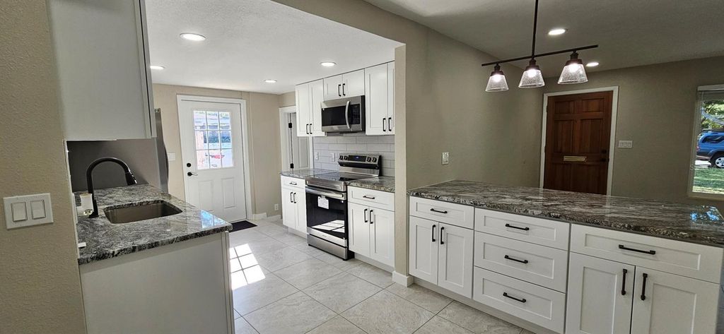 Photo of 7523 Meadowlawn Drive N, St Petersburg, FL 33702 (MLS # TB8460123)