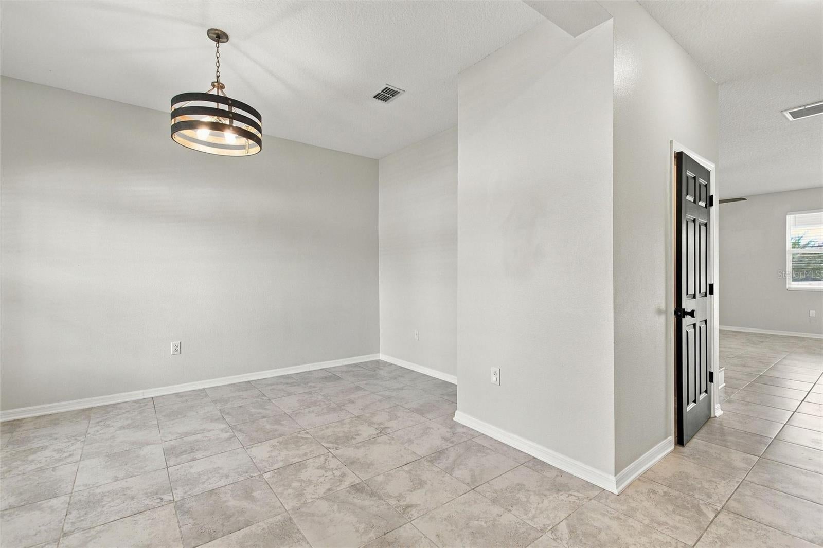 1501 WOODLARK DR