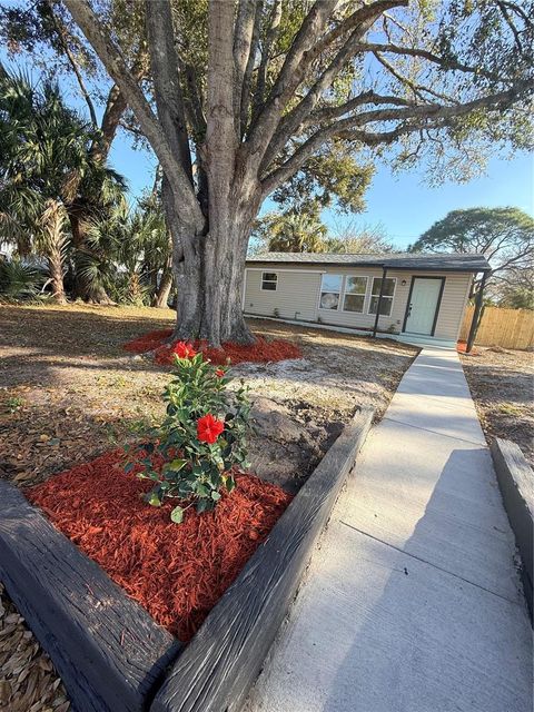 Photo of 6948 Dartmouth Avenue N, St Petersburg, FL 33710 (MLS # O6383785)