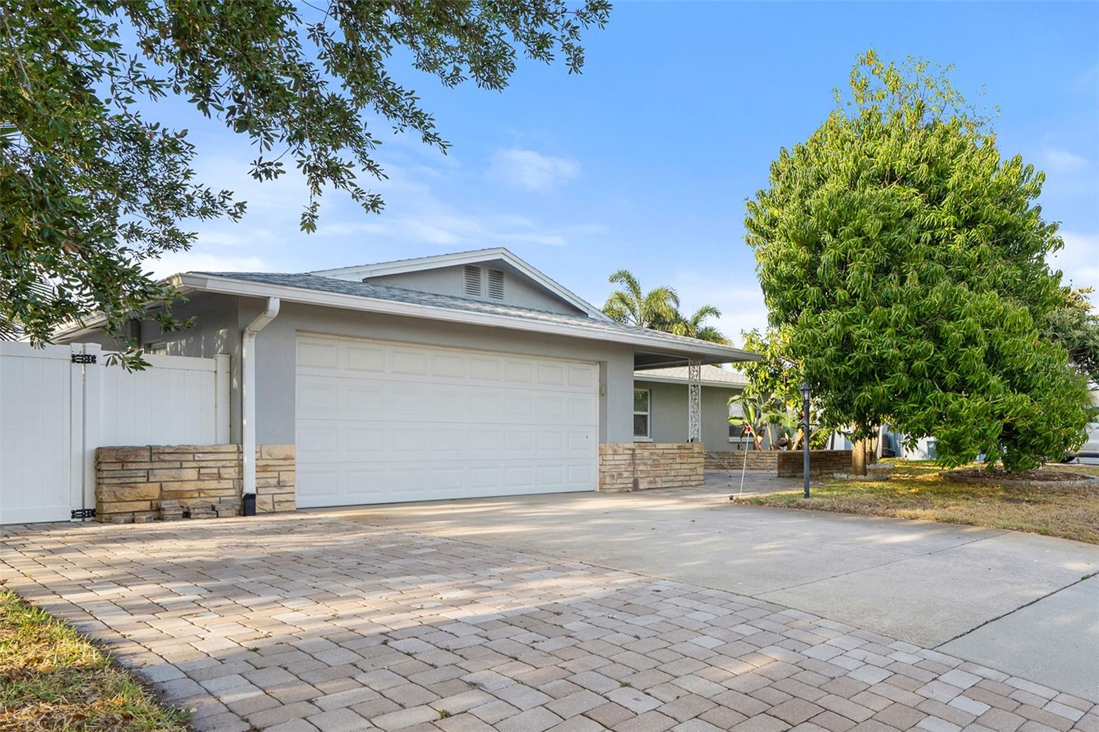 YACHT CLUB ESTATES - Residential
