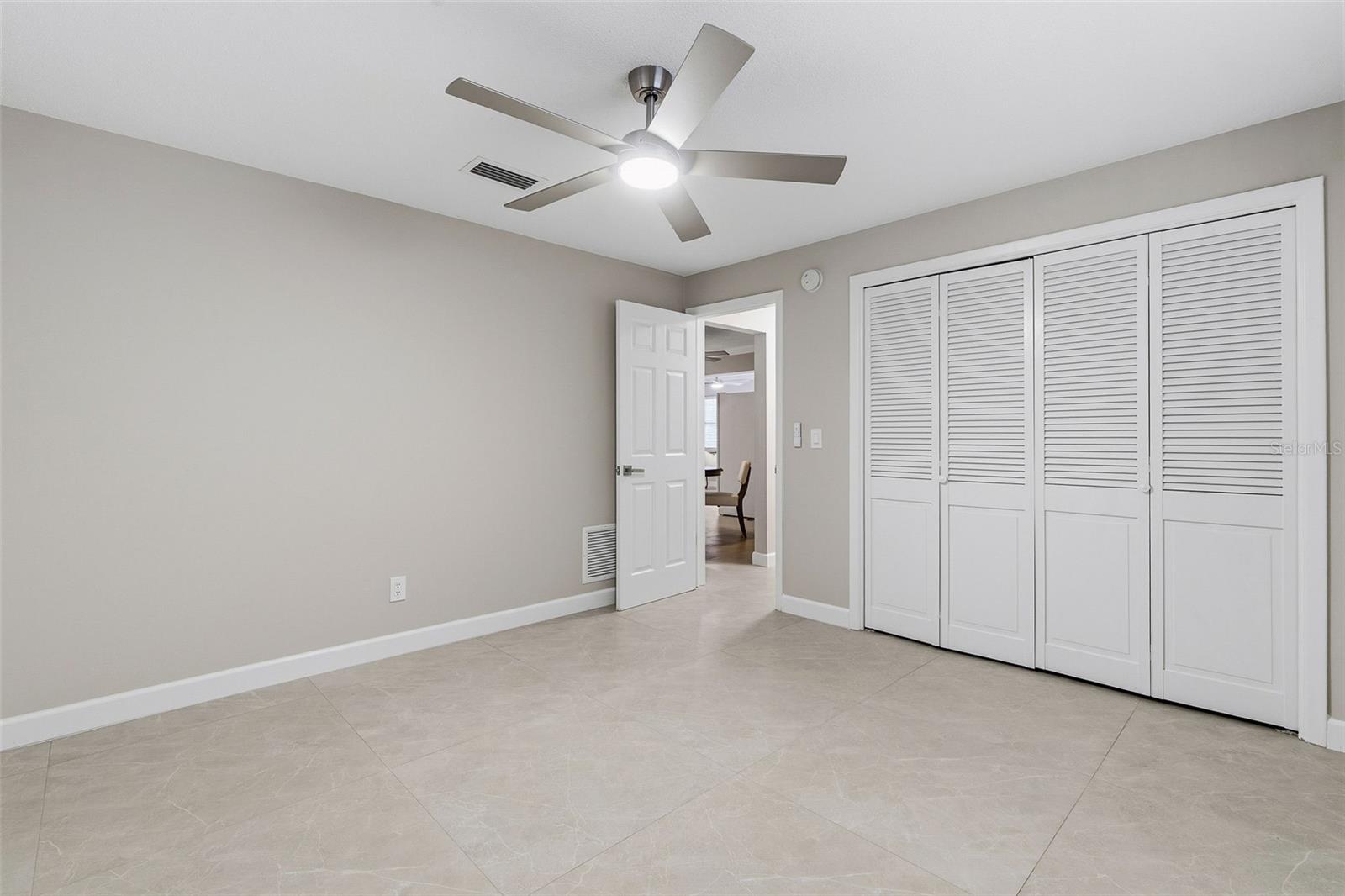 YACHT CLUB ESTATES - Residential