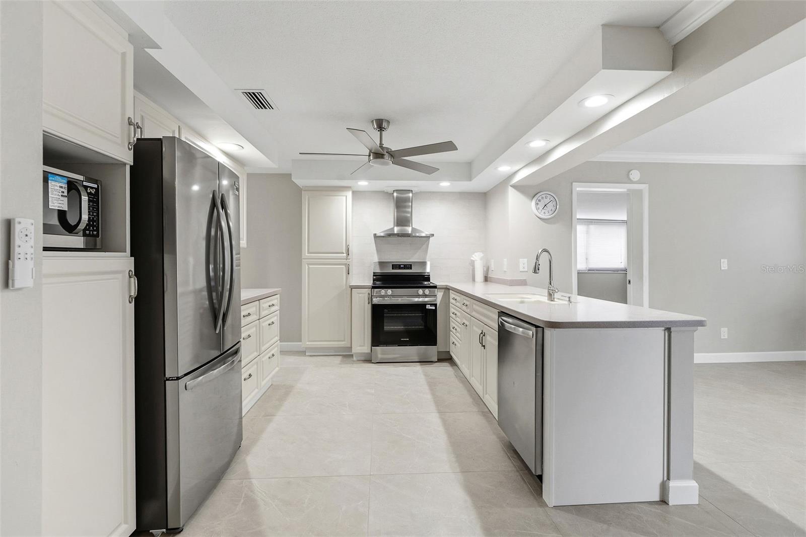 YACHT CLUB ESTATES - Residential