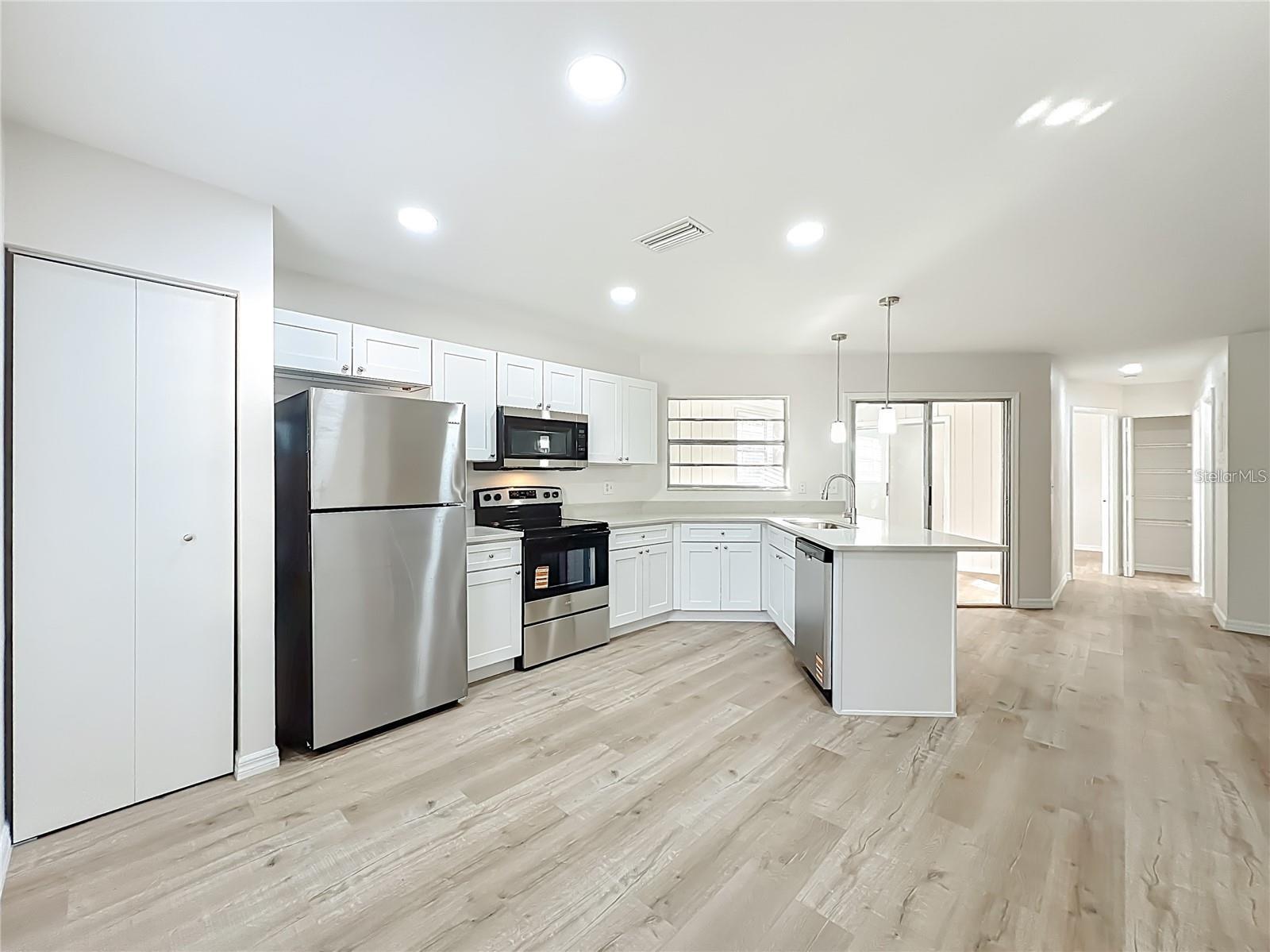 LEESBURG THE FERNERY SUB - Residential Lease