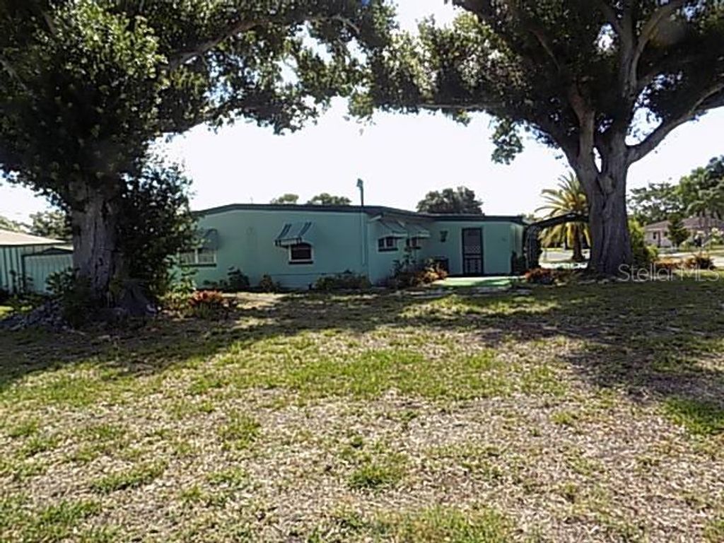 Photo of 1000 Dartmouth Drive, Bradenton, FL 34207 (MLS # A4694396)