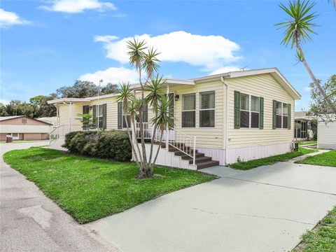 A home in LAKE WALES