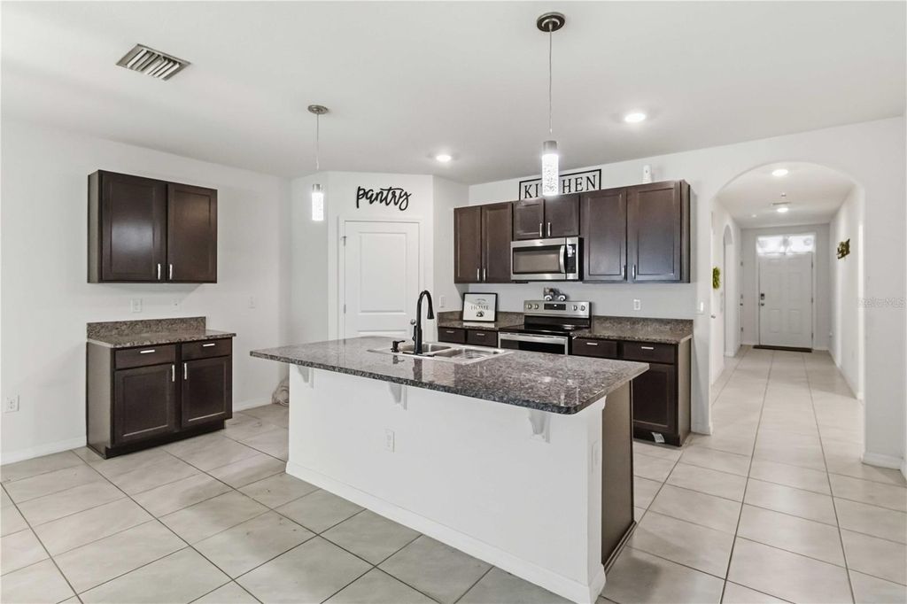 Photo of 1702 Johnson Pointe Drive, Plant City, FL 33566 (MLS # TB8526415)