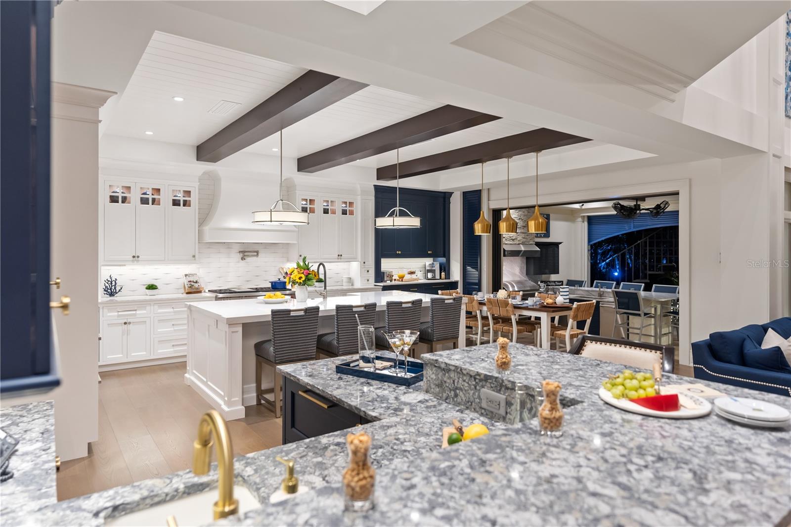 BAY ISLAND SHORES - Residential
