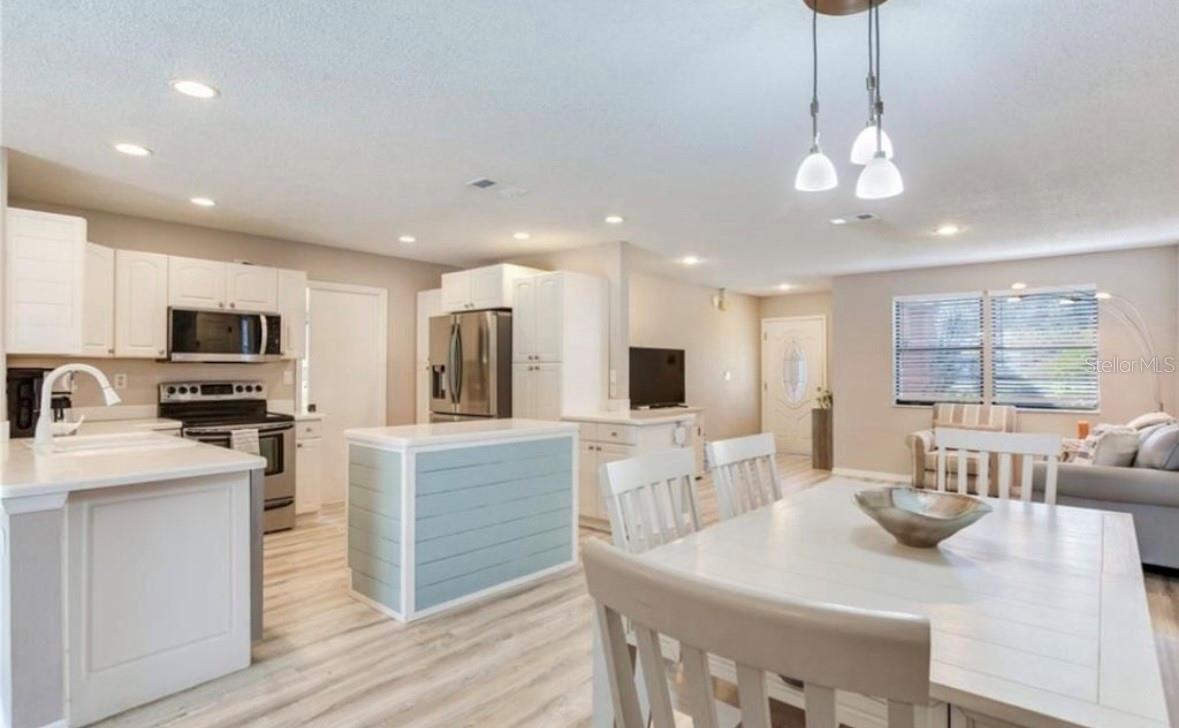 BAY PINES LAKES PH 1 - Residential