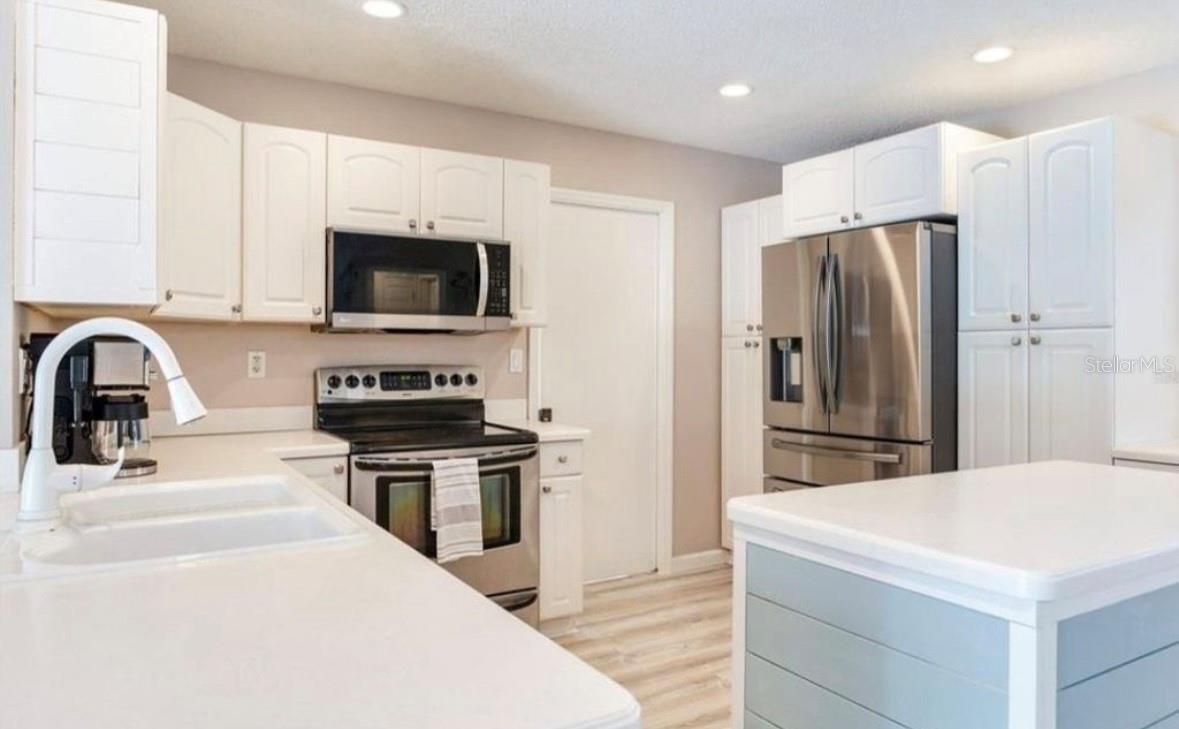 BAY PINES LAKES PH 1 - Residential