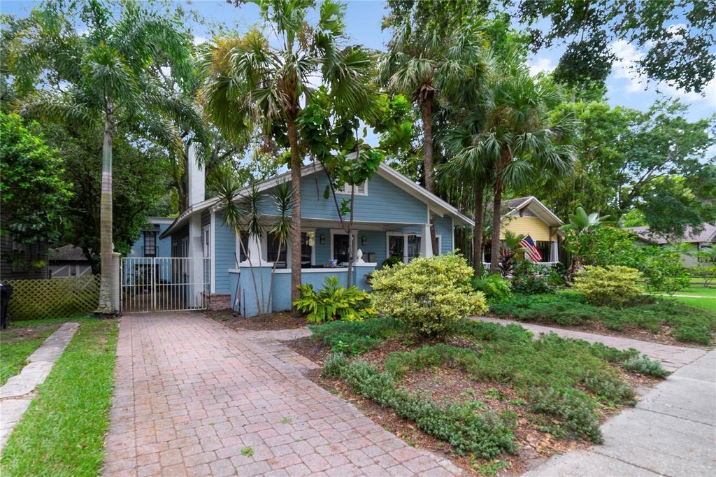 Photo of 1202 E Washington Street, Orlando, FL 32801 (MLS # O6350385)