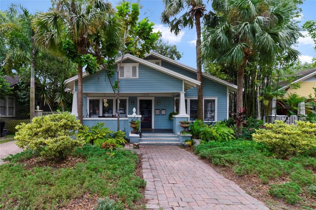 Photo of 1202 E Washington Street, Orlando, FL 32801 (MLS # O6350385)