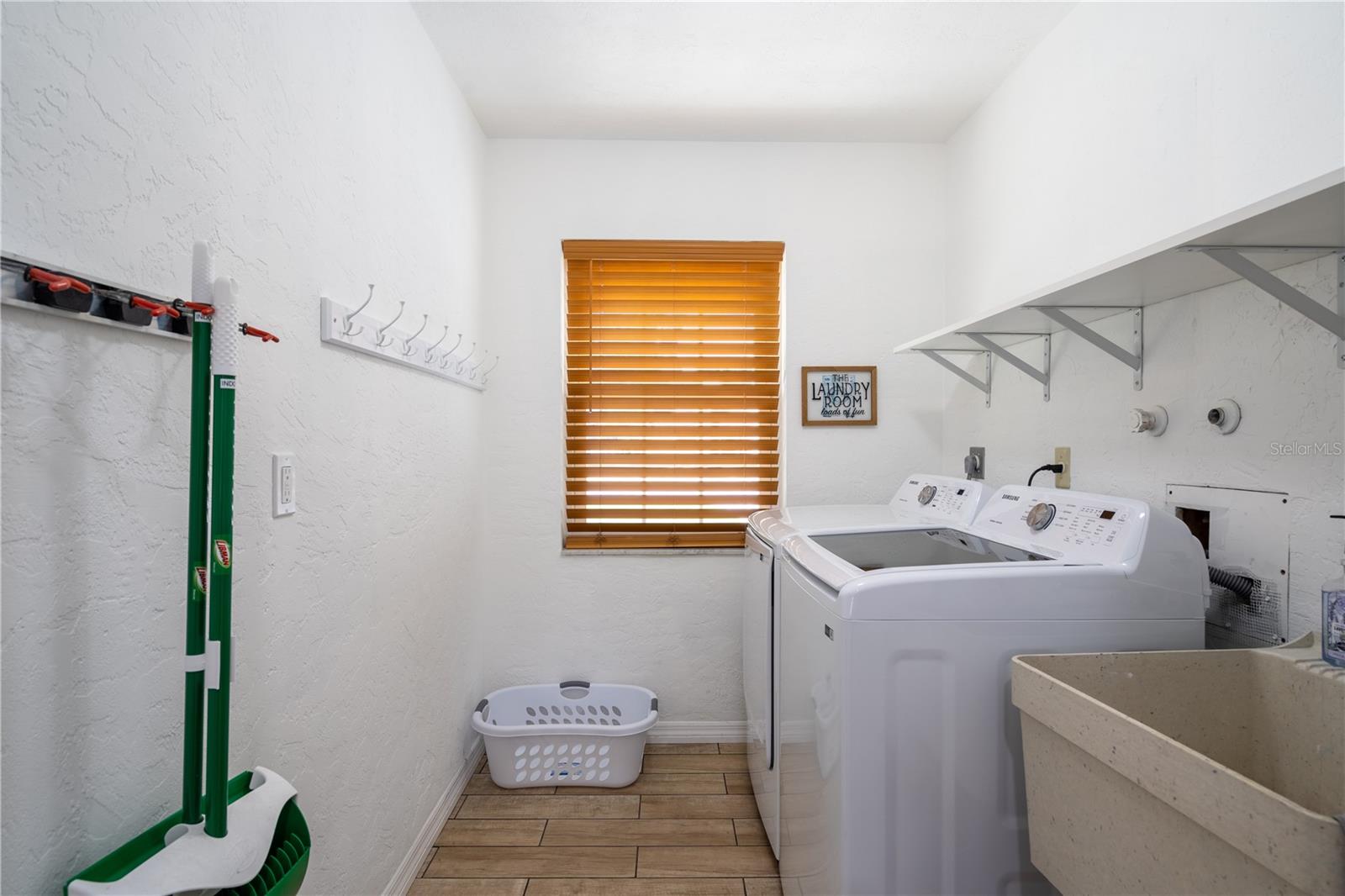 GULF GATE WOODS - Residential Lease