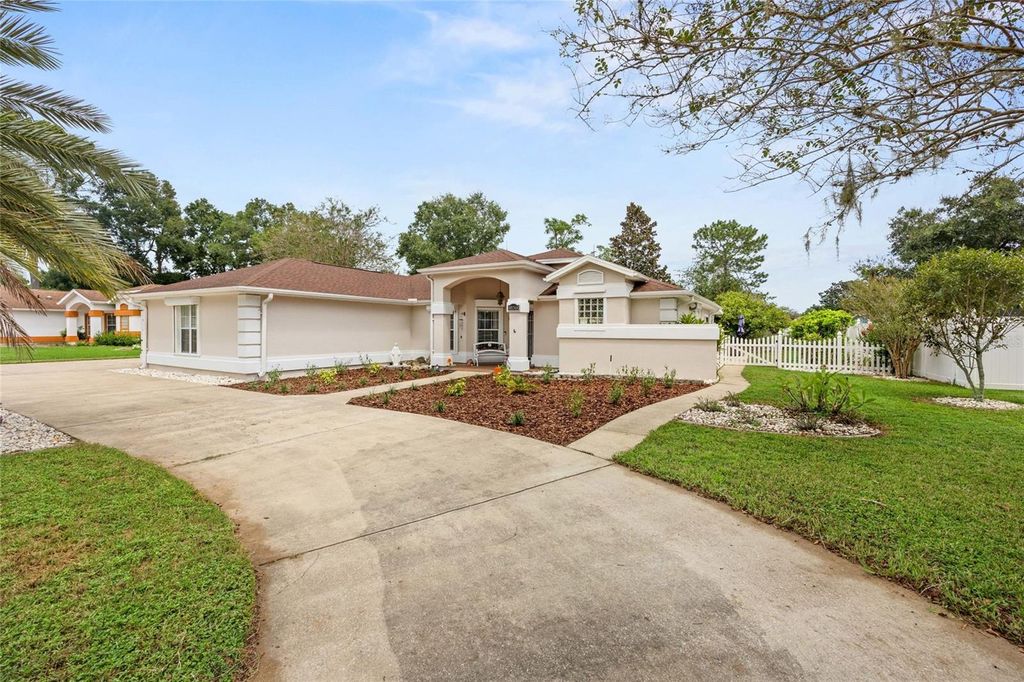 Photo of 10361 SW 74th Terrace, Ocala, FL 34476 (MLS # O6342994)