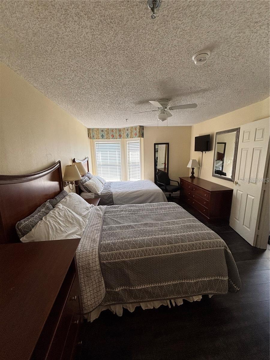 PARKWAY PALMS RESORT MAINGATE - Residential Lease