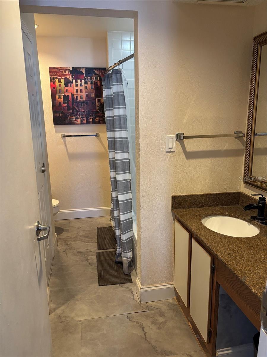 PARKWAY PALMS RESORT MAINGATE - Residential Lease